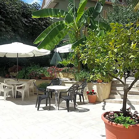 فندق Belsito Wellness & فيوجّي